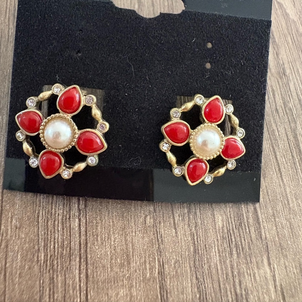 Vintage Chic Red and Gold Petal Earrings. NEW.
